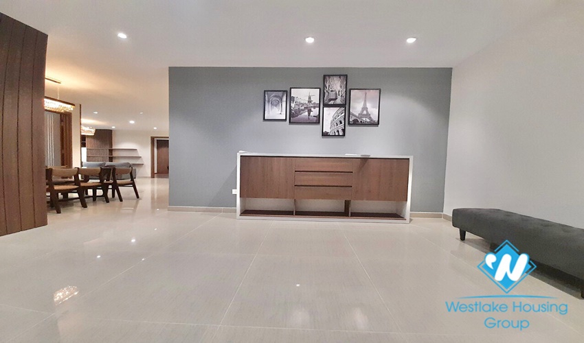 Nice new apartment for rent at the link Ciputra building 3 bedrooms 2 bathrooms fully furnished